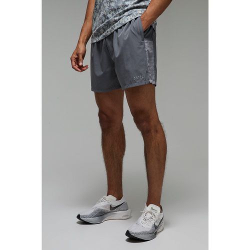 Pantalón Corto Man Active Elástico De Tela - boohoo - Modalova