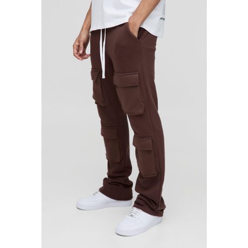 Pantaloni tuta Slim Fit con tasche a zampa, inserti e pieghe sul fondo - boohoo - Modalova