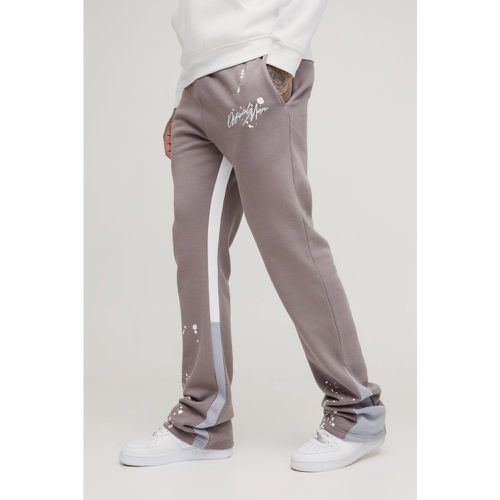 Pantaloni tuta Tall Slim Fit a zampa con pieghe sul fondo e inserti - boohoo - Modalova