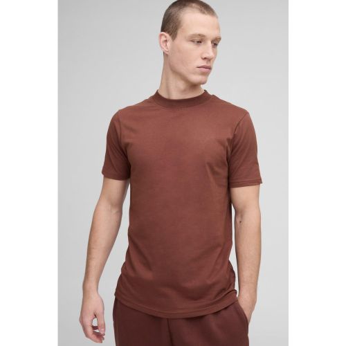 Camiseta Básica Ajustada, Brown - boohoo - Modalova