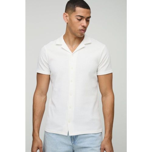 Camisa Ajustada De Manga Corta Y Tela Gofre Con Solapas - boohoo - Modalova