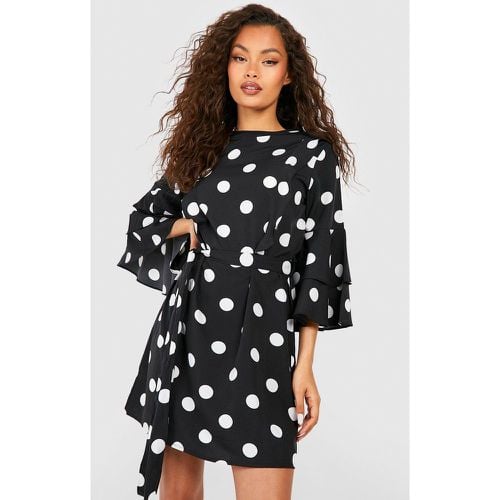 Vestito Skater a pois con laccetti in vita e maniche arricciate - boohoo - Modalova