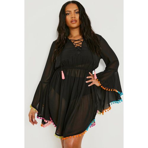 Vestito da mare Plus Size con laccetti al collo e pon pon - boohoo - Modalova