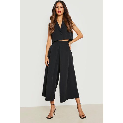 Pantaloni culottes sartoriali a gamba ampia con pieghe frontali - boohoo - Modalova