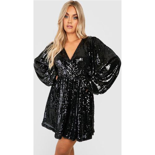 Vestito Skater Plus Size iridescente con maniche a campana estreme - boohoo - Modalova