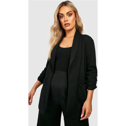 Blazer Plus Size con bavero e maniche con ruches - boohoo - Modalova