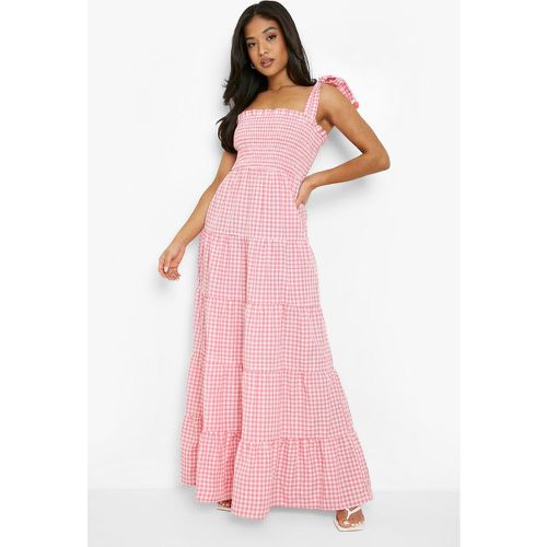 Vestito maxi Petite a quadretti con pon pon sulle spalle - boohoo - Modalova