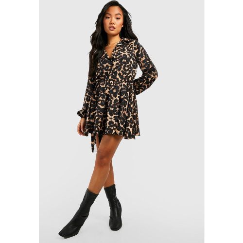 Vestito camicia Skater Petite con stampa leopardata - boohoo - Modalova