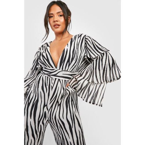 Tuta intera Plus Size zebrata con pieghe e dettagli arricciati - boohoo - Modalova