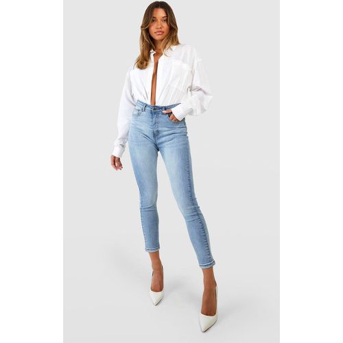 Jeans Skinny Fit a vita alta modellanti sul retro - boohoo - Modalova