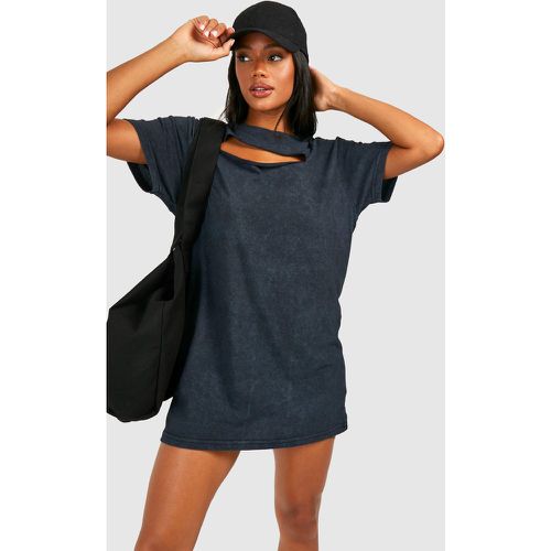 Vestito T-shirt oversize in lavaggio acido con cut-out - boohoo - Modalova