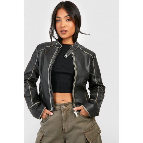 Chaqueta Petite Vintage De Cuero Sintético Con Estampado De Motociclismo - boohoo - Modalova