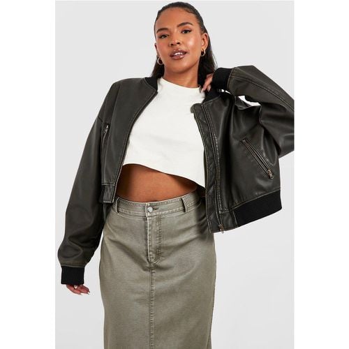 Giacca Bomber Plus Size oversize in pelle sintetica effetto vintage - boohoo - Modalova