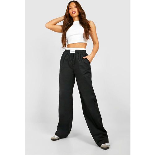 Pantaloni Tall con fascia in vita a contrasto - boohoo - Modalova