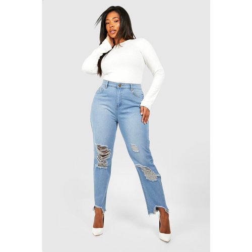Jeans Mom Plus Size a vita alta con strappi e smagliature - boohoo - Modalova