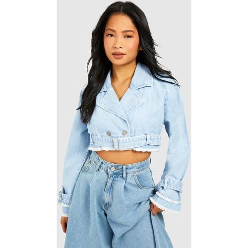 Cappotto Trench Petite corto in denim - boohoo - Modalova