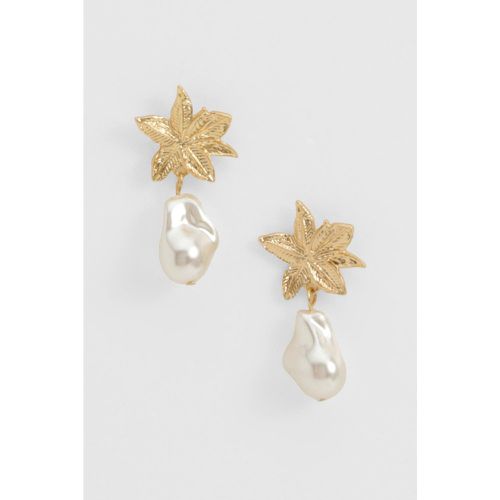 Pendientes Con Detalle De Flores Y Perlas - boohoo - Modalova