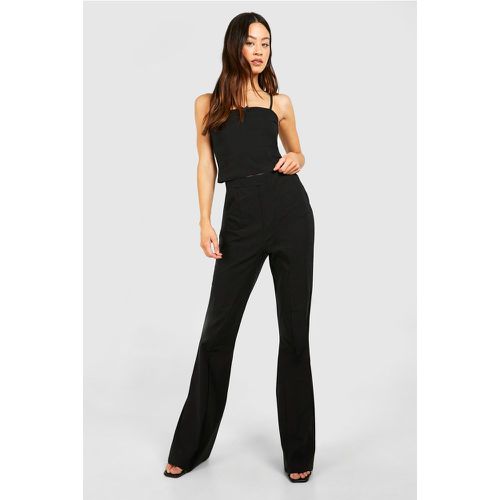 Pantaloni a zampa Tall Fit & Flare in bengalina Stretch - boohoo - Modalova