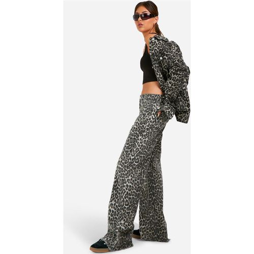 Jeans dritti leopardati, Brown - boohoo - Modalova