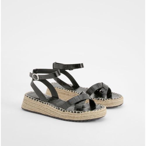 Sandali Flatform con fascette incrociate effetto coccodrillo - boohoo - Modalova