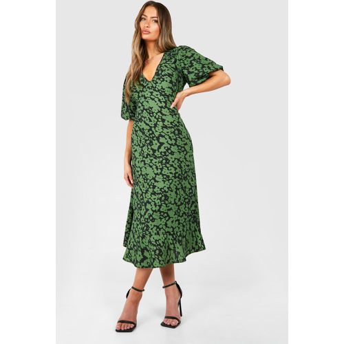 Vestito grembiule midi con stampa a fiori - boohoo - Modalova