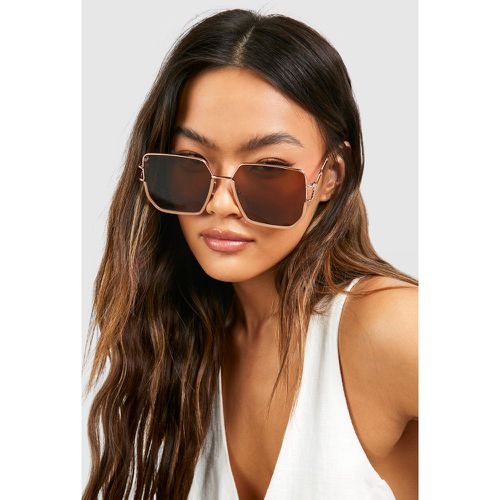 Oversized Tinted Navigator Sunglasses - boohoo - Modalova