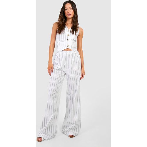 Pantaloni a gamba ampia Tall a righe verticali in tessuto - boohoo - Modalova