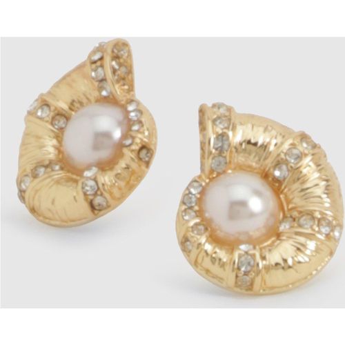 Embellished Pearl Sea Shell Stud Earrings - boohoo - Modalova