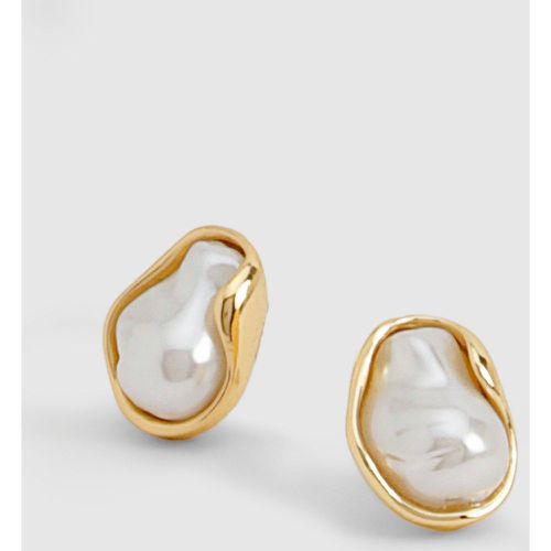 Pearl Stud Earrings, Metallics - boohoo - Modalova