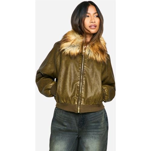 Chaqueta Bomber Efecto Vintage De Cuero Sintético Con Cuello De Pelo - boohoo - Modalova