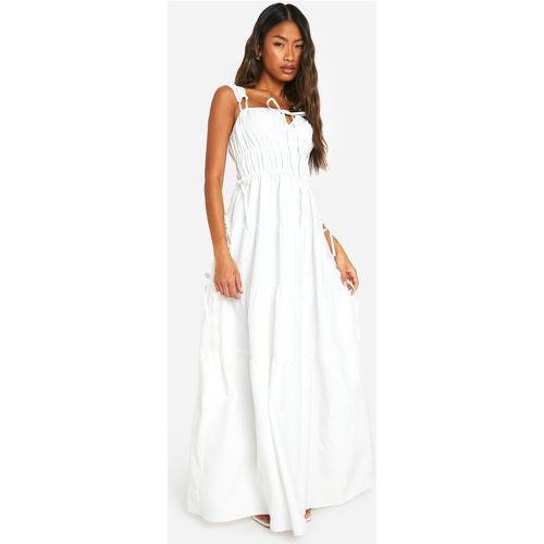 Shirred Tiered Maxi Dress, Blanco - boohoo - Modalova