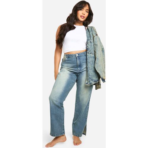 Jeans dritti Plus Size Basics con spacco sul fondo - boohoo - Modalova