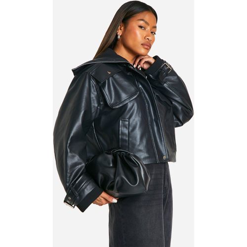 Chaqueta Bomber De Cuero Sintético Con Detalle De Canalé - boohoo - Modalova