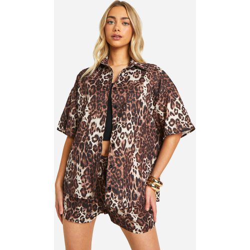 Camisa Oversize Recta De Manga Corta Con Estampado De Leopardo - boohoo - Modalova