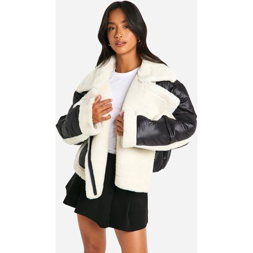 Chaqueta Petite De Aviador Acolchada Con Paneles - boohoo - Modalova