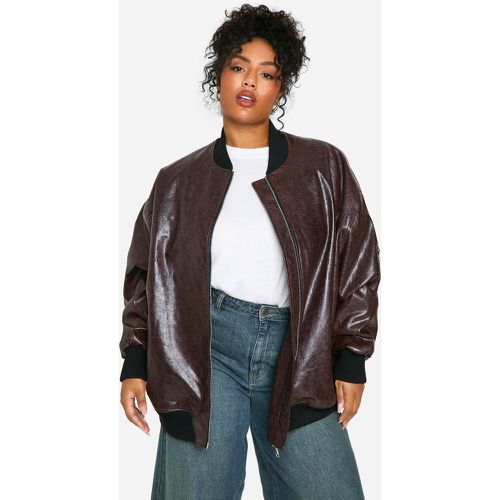 Chaqueta Plus Bomber Oversize De Cuero Sintético Agrietada - boohoo - Modalova