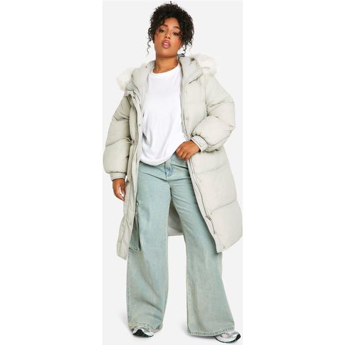 Parka Plus Size imbottito con cappuccio in pelliccia sintetica - boohoo - Modalova