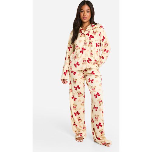 Pijama Petite De Forro Polar Con Estampado De Oso Y Lazo - boohoo - Modalova