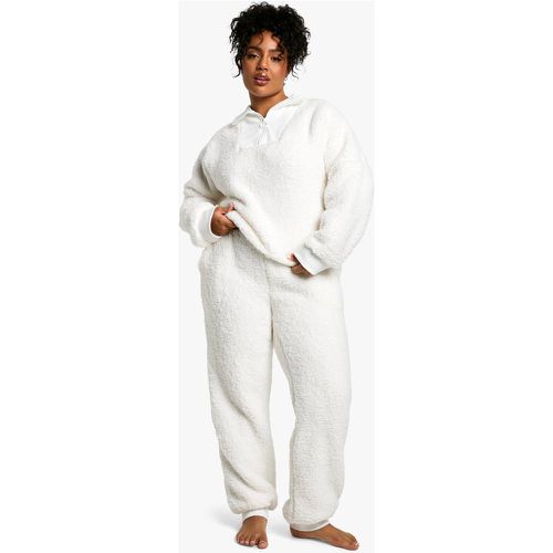 Set da casa Plus Size in fleece a coste con zip corta & pantaloni tuta - boohoo - Modalova