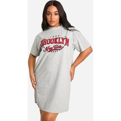 Plus Brooklyn Printed T-Shirt Dress - boohoo - Modalova