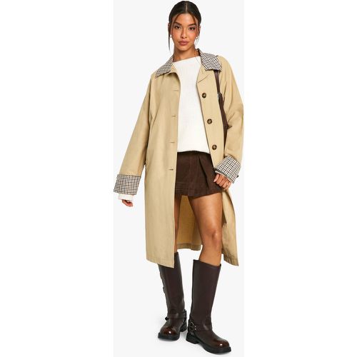 Cappotto Trench a quadri con colletto - boohoo - Modalova