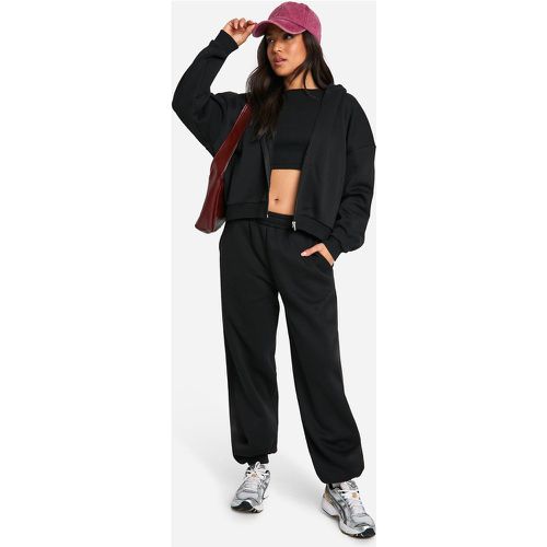 Tuta sportiva Petite in 3 pezzi con pantaloni tuta e polsini alle caviglie - boohoo - Modalova