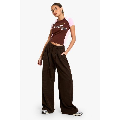 Pantaloni a gamba ampia a righe verticali con laccetti - boohoo - Modalova