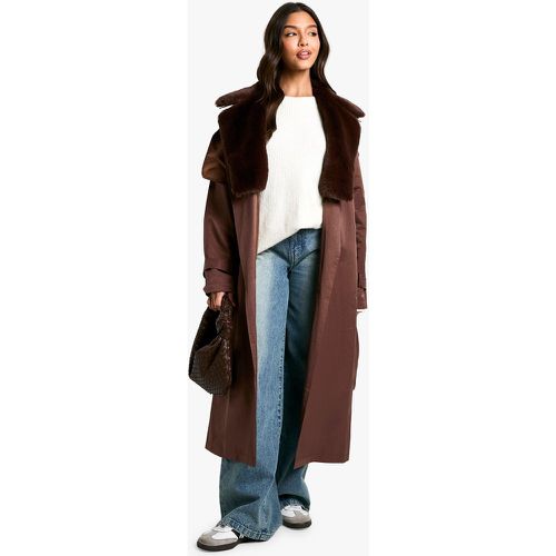 Gabardina Con Ribete De Pelo, Brown - boohoo - Modalova