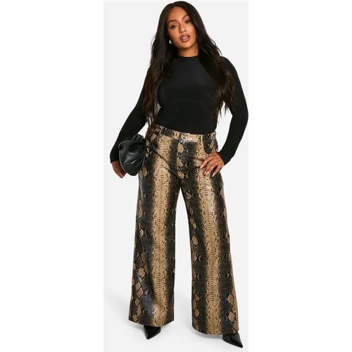 Pantaloni a gamba ampia Plus Size in pelle sintetica effetto pelle di serpente - boohoo - Modalova