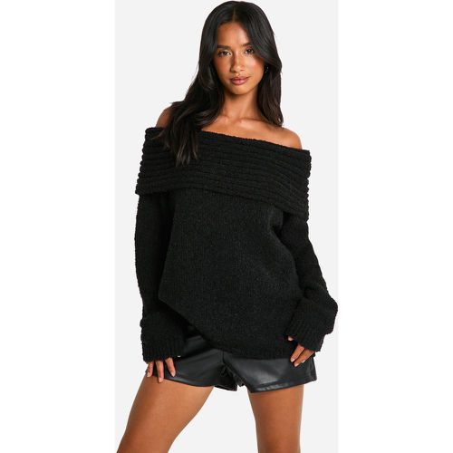 Maglione Petite in bouclé con scollo Bardot - boohoo - Modalova