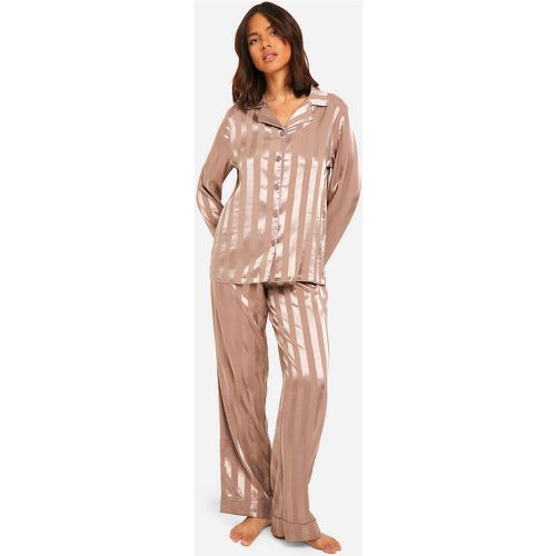 Pijama Camisero De Raso Y Jacquard Con Estampado De Rayas - boohoo - Modalova