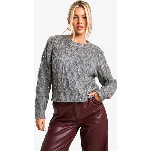 Maglione in maglia intrecciata con dettagli diamantati - boohoo - Modalova