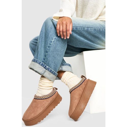 Sandali Mules comodi con zeppa e ricami - boohoo - Modalova