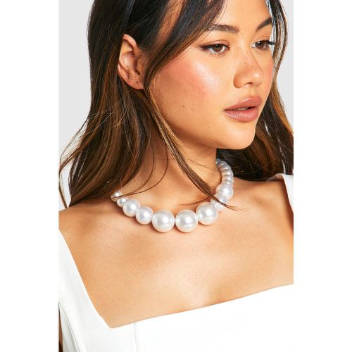 Collana di perle Fashion Statement - boohoo - Modalova